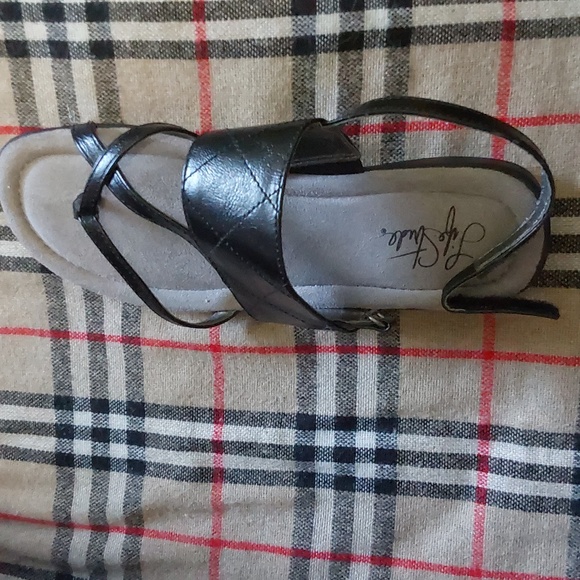 Life Stride black sandles 7.5M - Picture 5 of 5